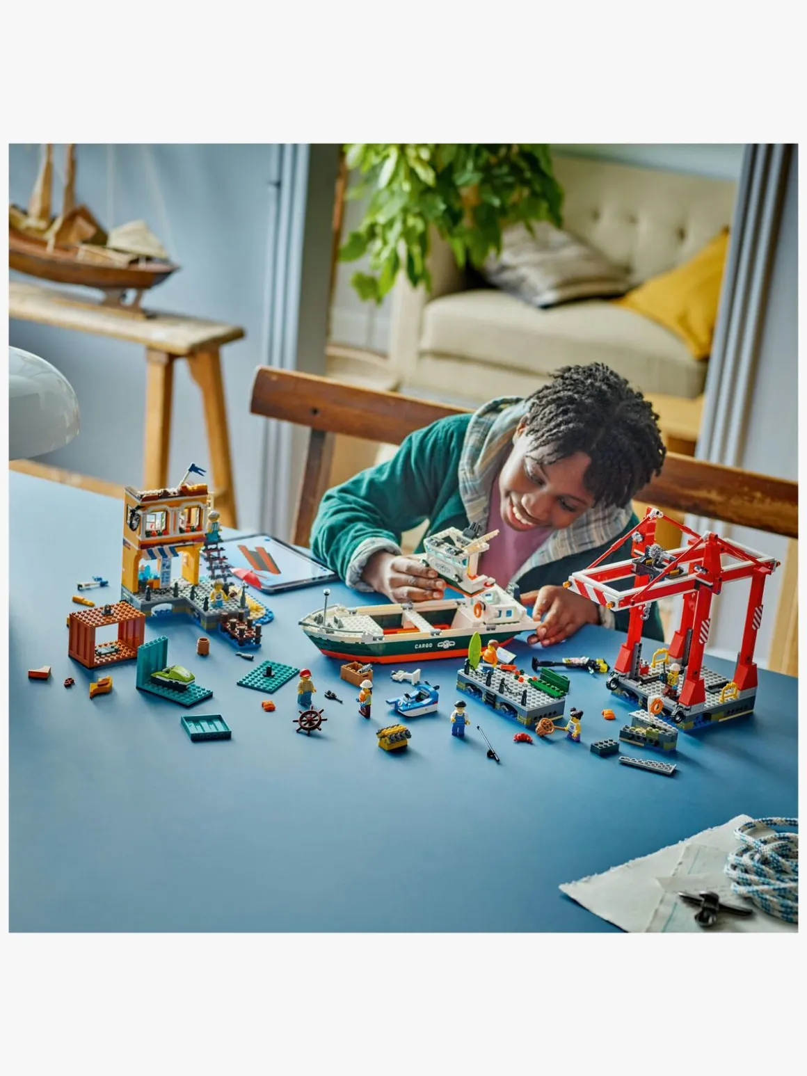 LEGO City 60422 Havnefront med fragtskib