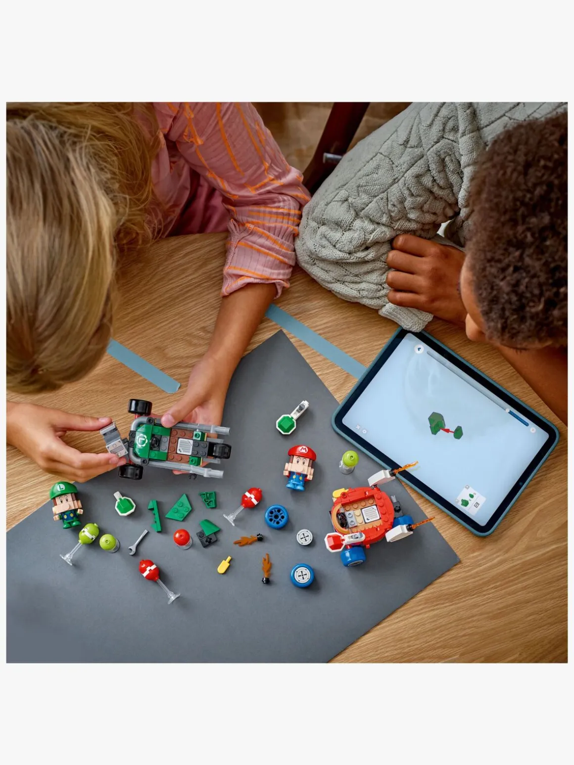 LEGO Super Mario 72034 Mario Kart – Baby Mario mod Baby Luigi