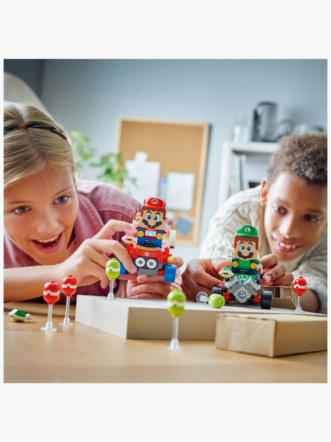 LEGO Super Mario 72034 Mario Kart – Baby Mario mod Baby Luigi