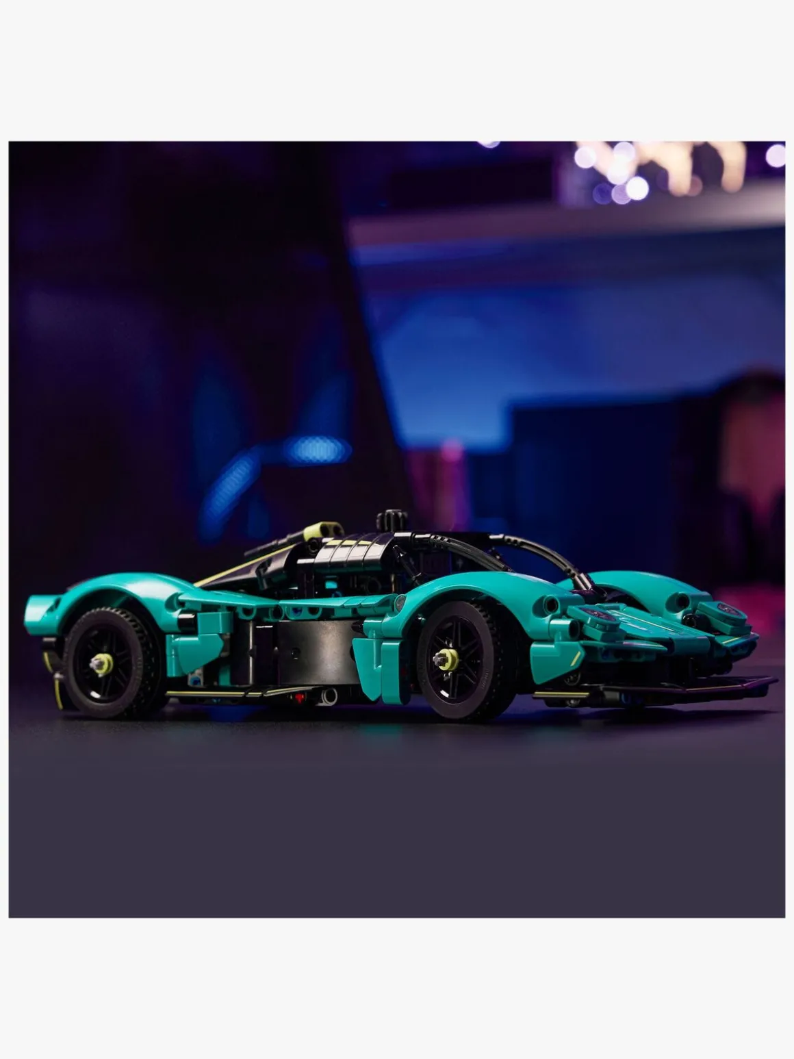 LEGO Technic 42208 Aston Martin Valkyrie